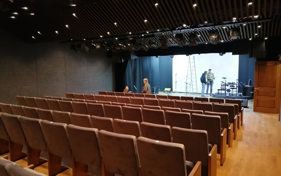 Интерьер театрального зала «Премьера»